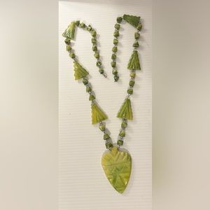 Green Stone Arrowhead Shapes Necklace